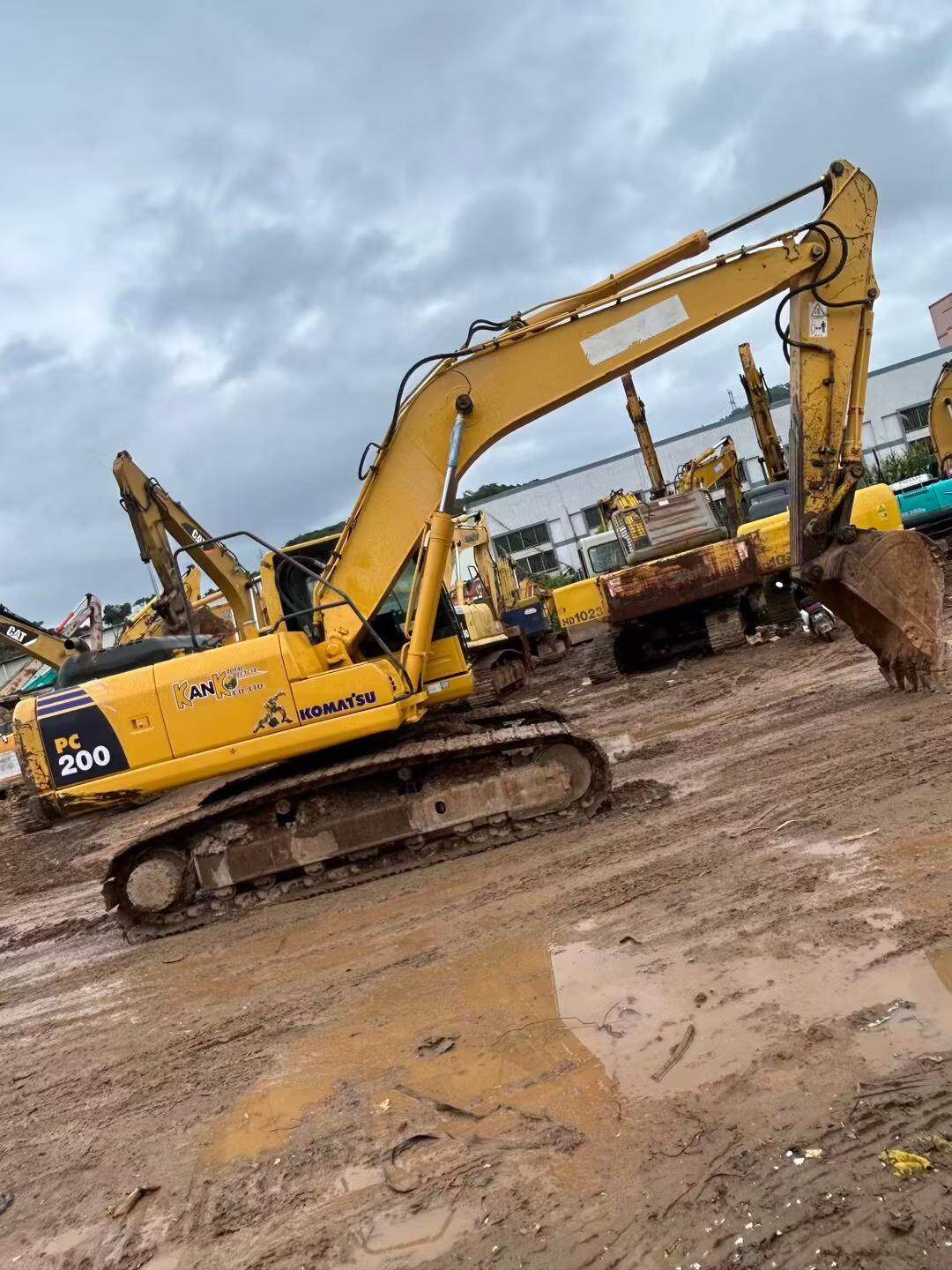 Buy Komatsu PC200-8 Used Excavator / 2