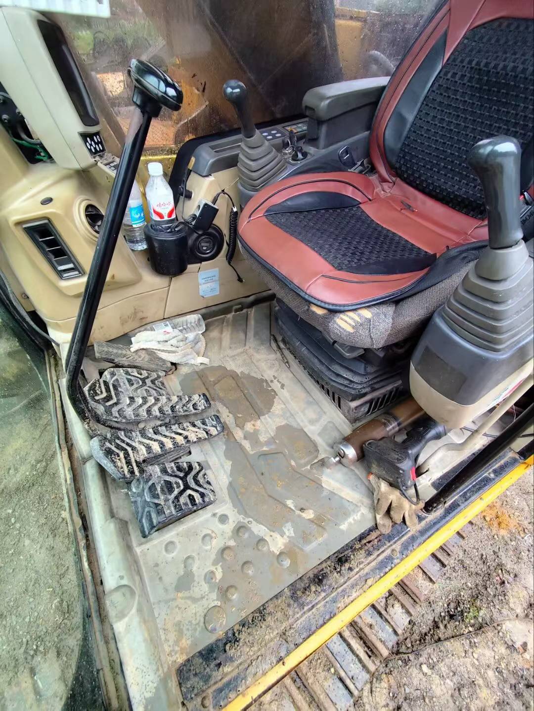 Buy Caterpillar 320C Used Excavator / 4