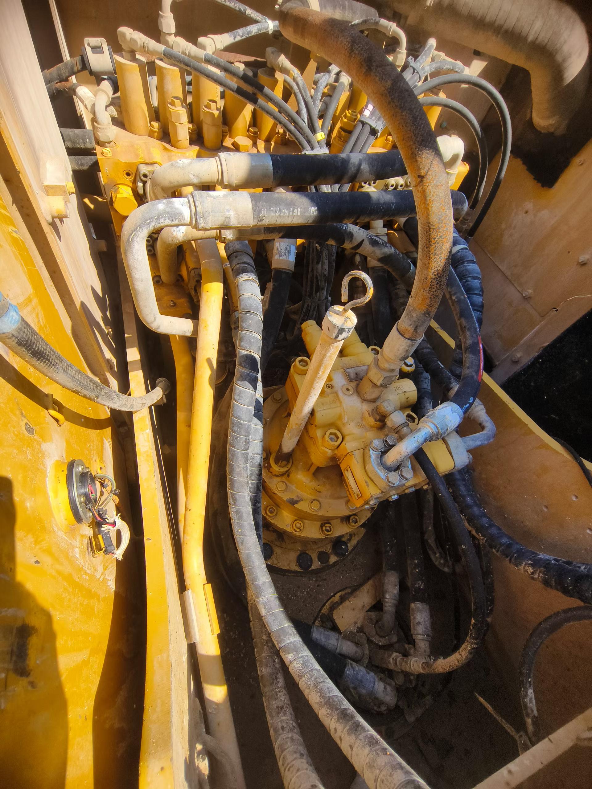 Buy Caterpillar 320D Used Excavator / 4