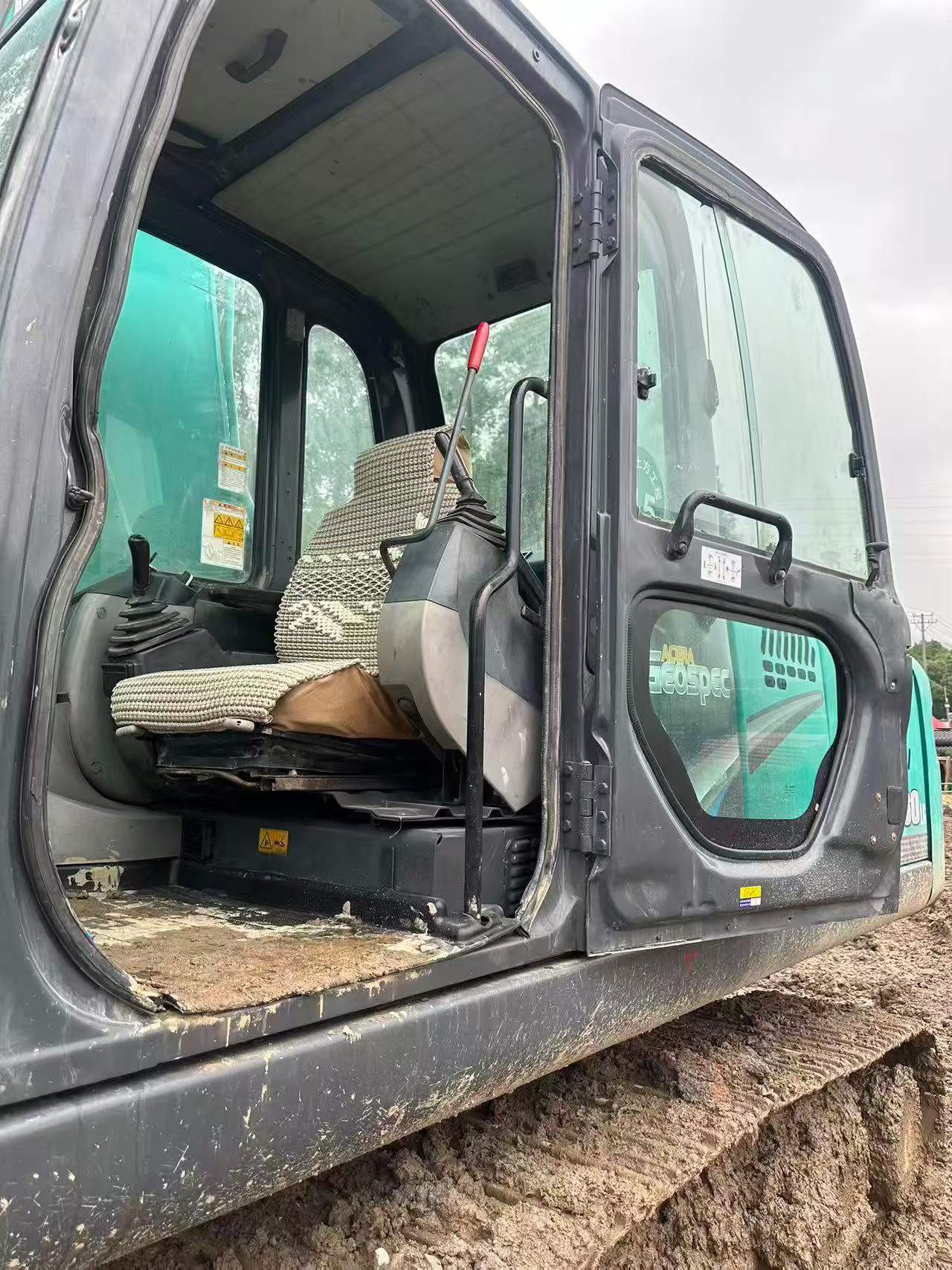 Buy Kobelco SK260 Used Excavator / 9