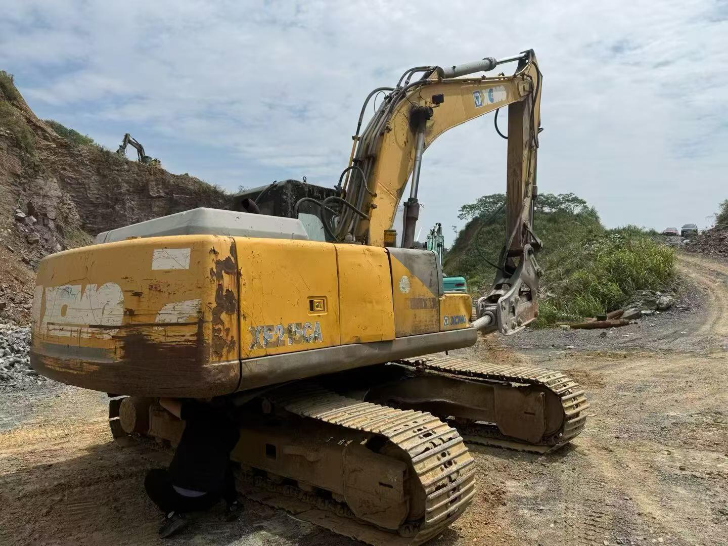 Buy XCMG XE215 Used Excavator / 9