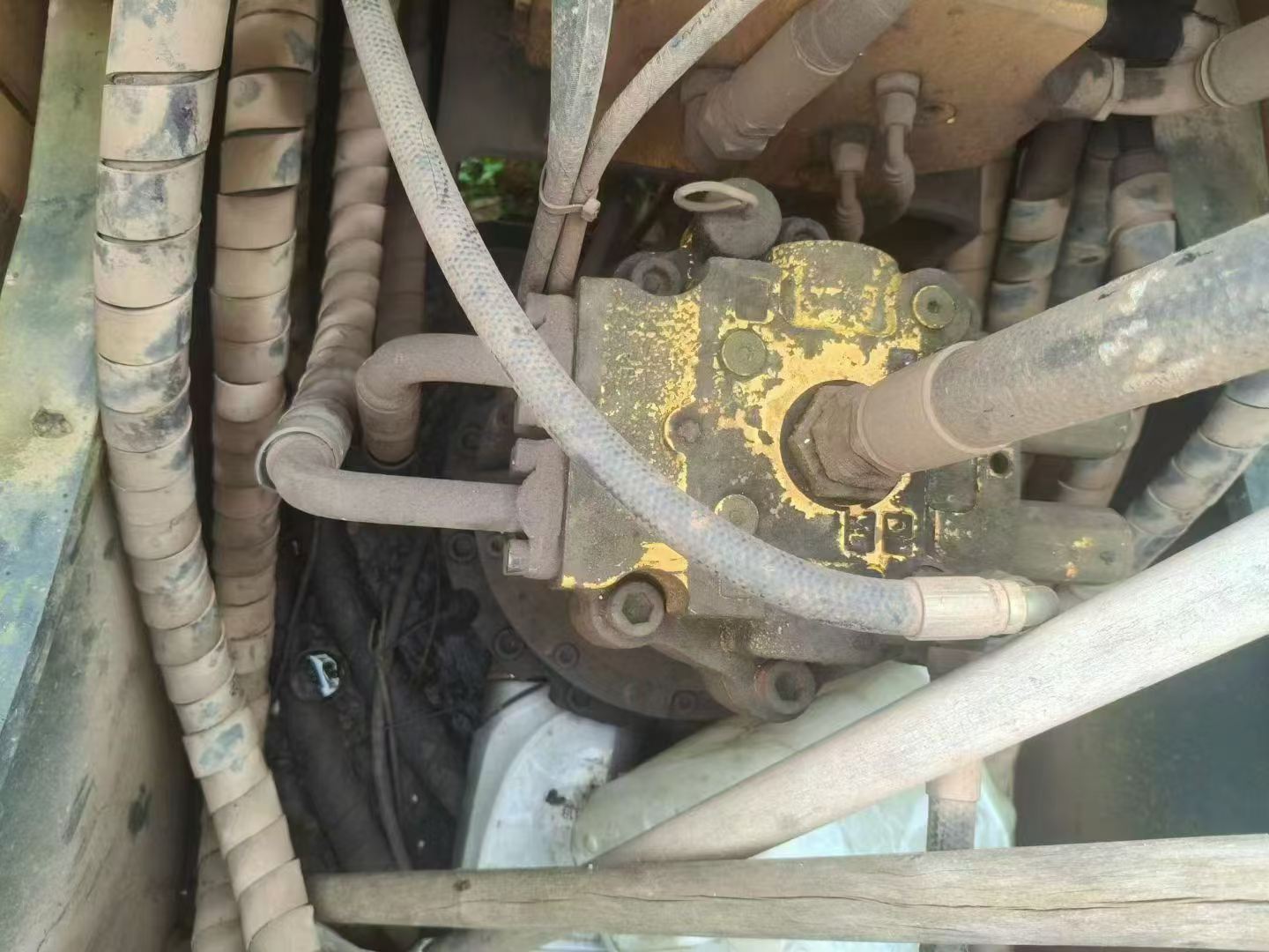 Buy Hyundai R215VS Used Excavator / 2
