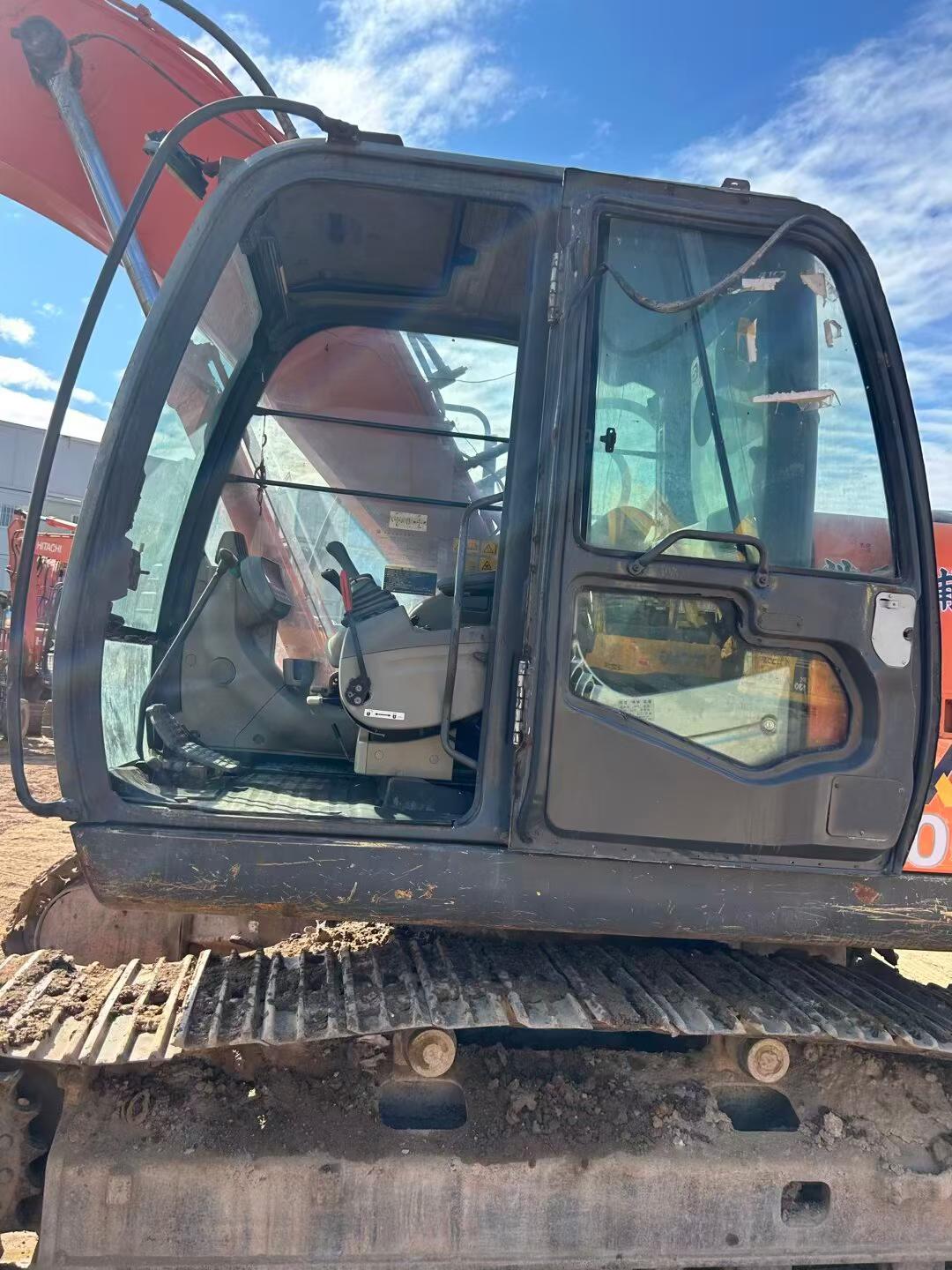 Buy Hitachi EX200-3 Used Excavator / 4