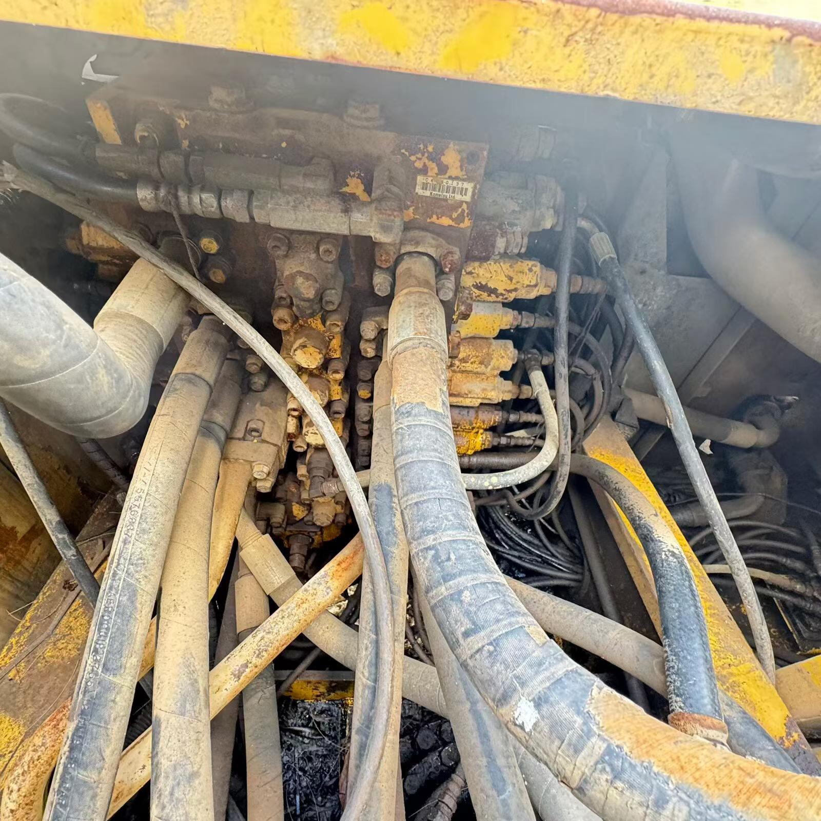 Buy Komatsu PC200-7 Used Excavator / 5