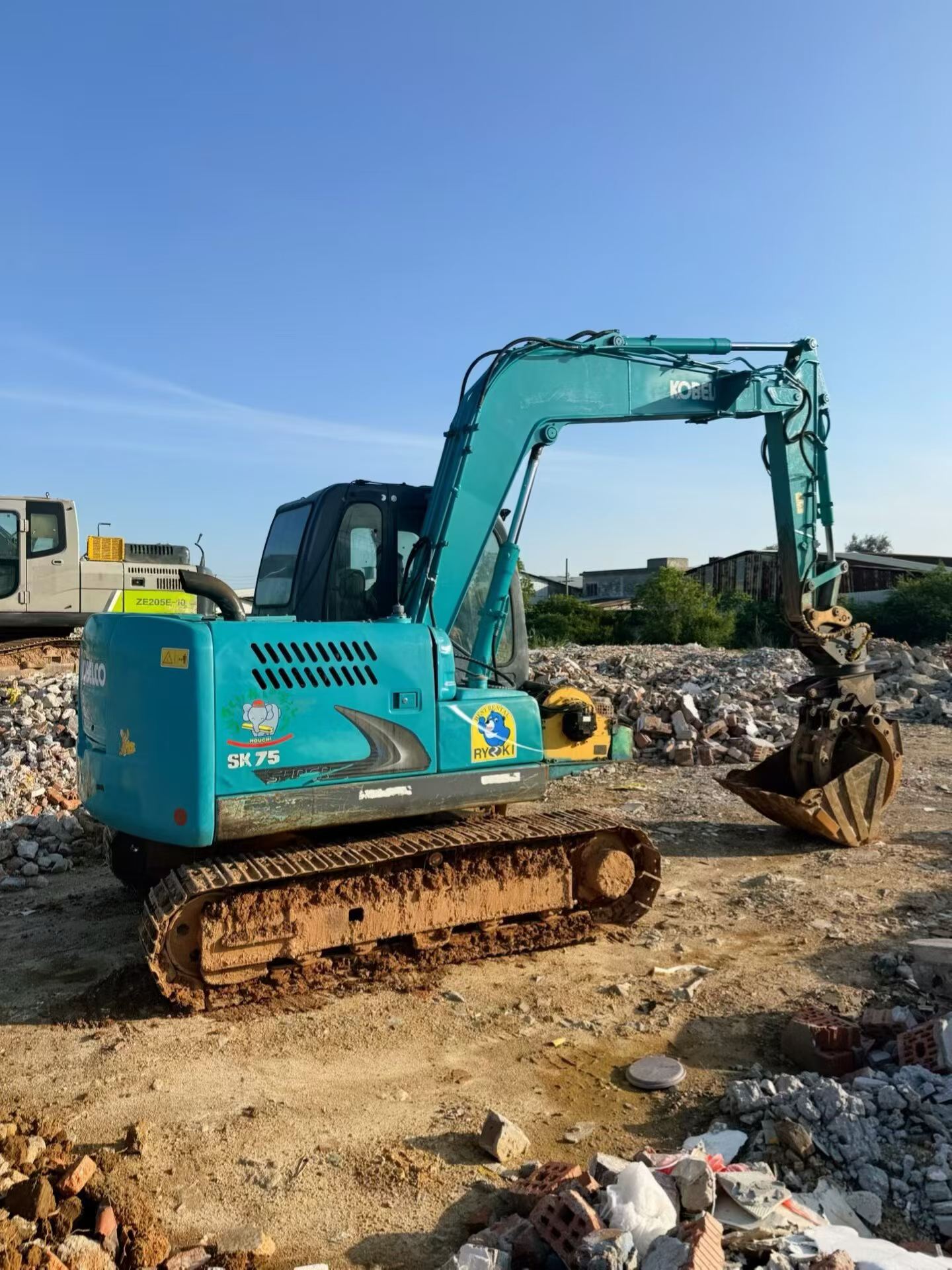 Buy Kobelco SK75 Used Excavator / 3