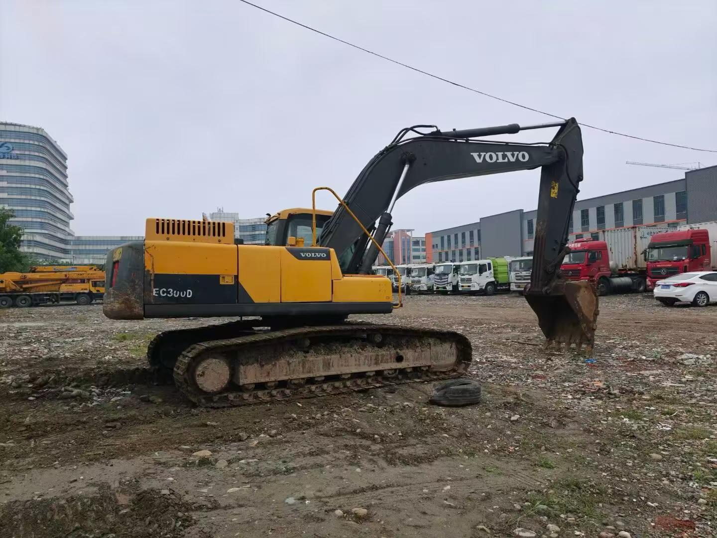 Buy Volvo L250G Used Excavator / 2