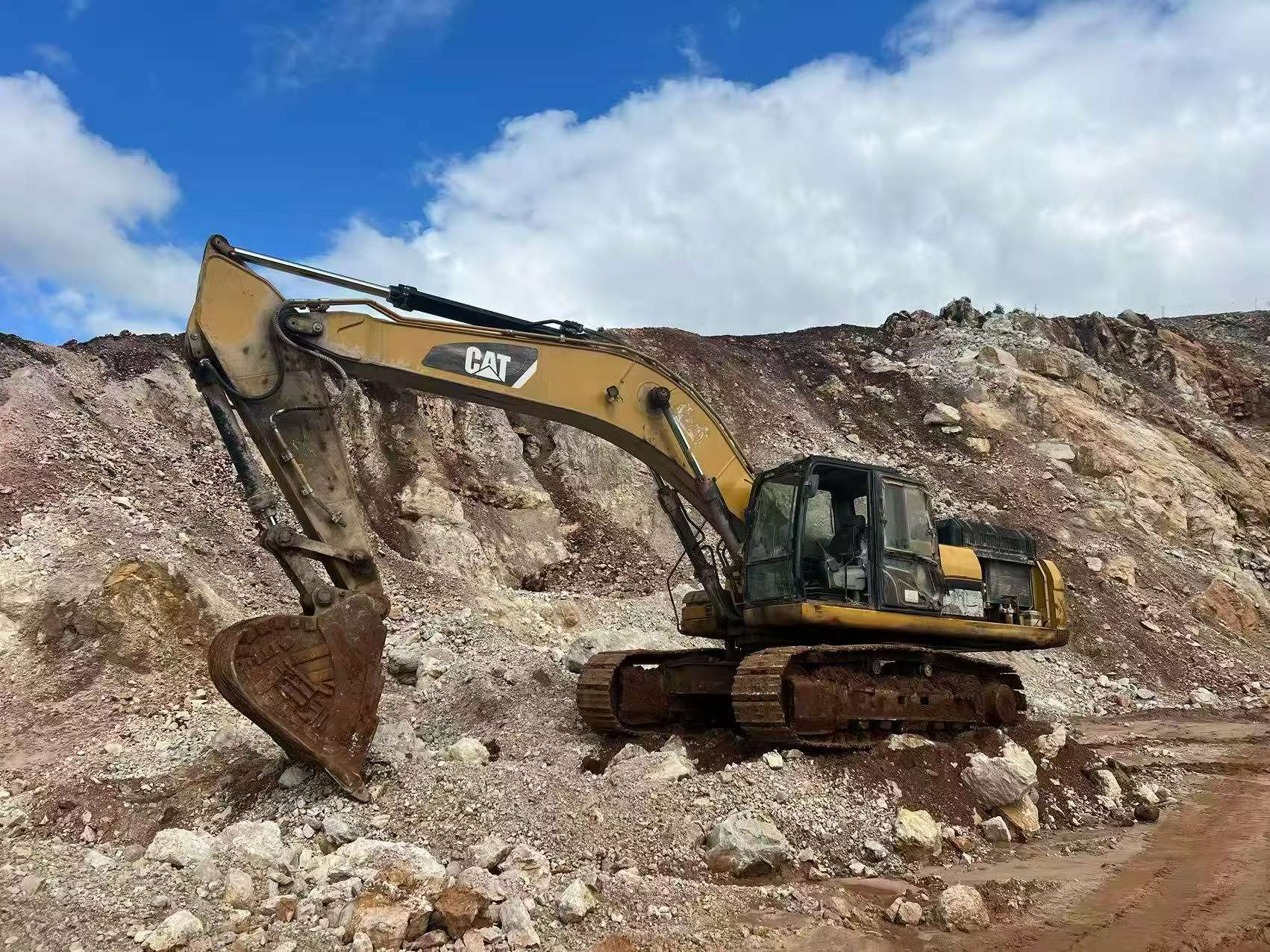 Buy Caterpillar 336E Used Excavator / 2