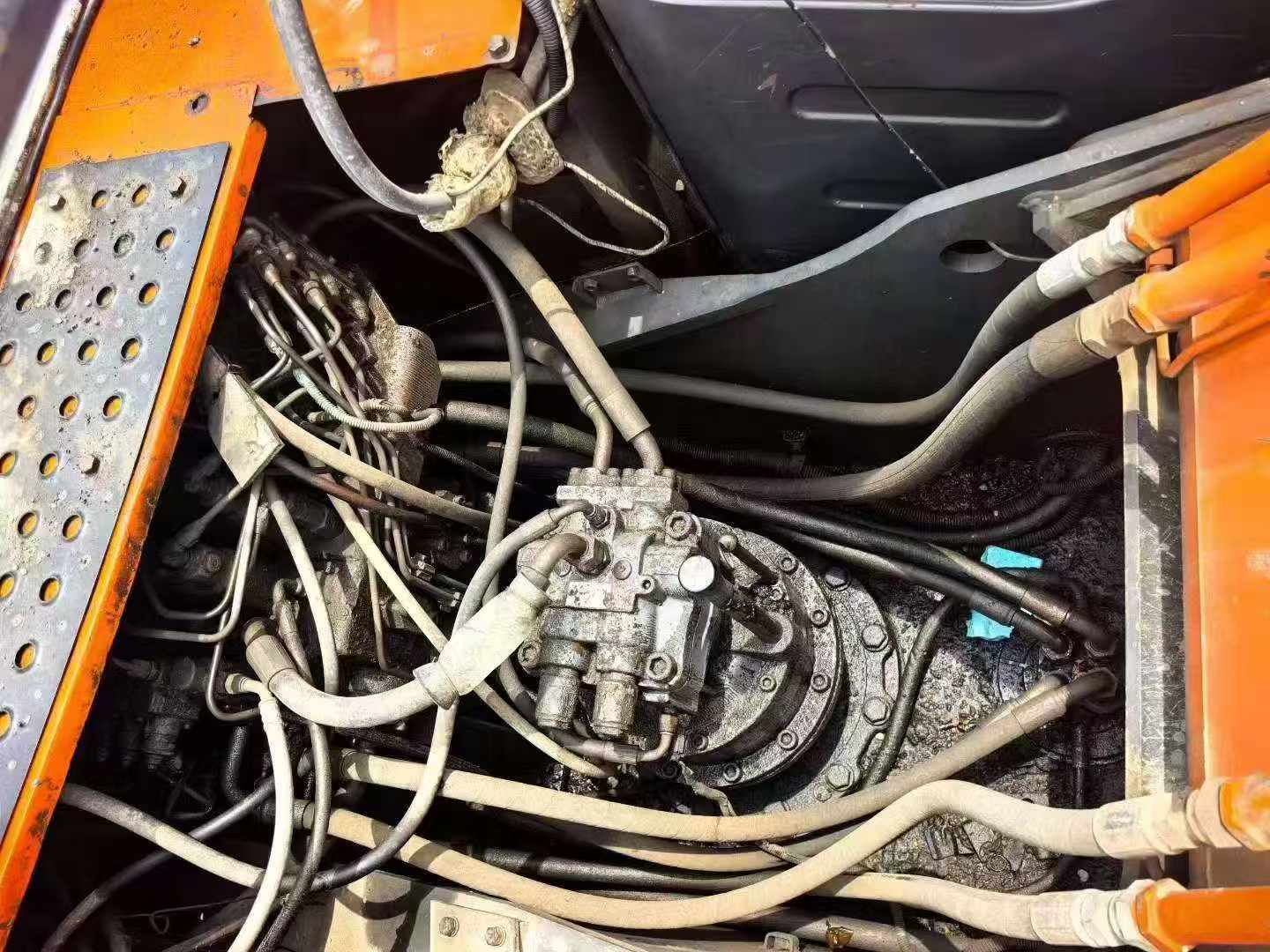 Buy Hitachi ZX200-6 Used Excavator / 4