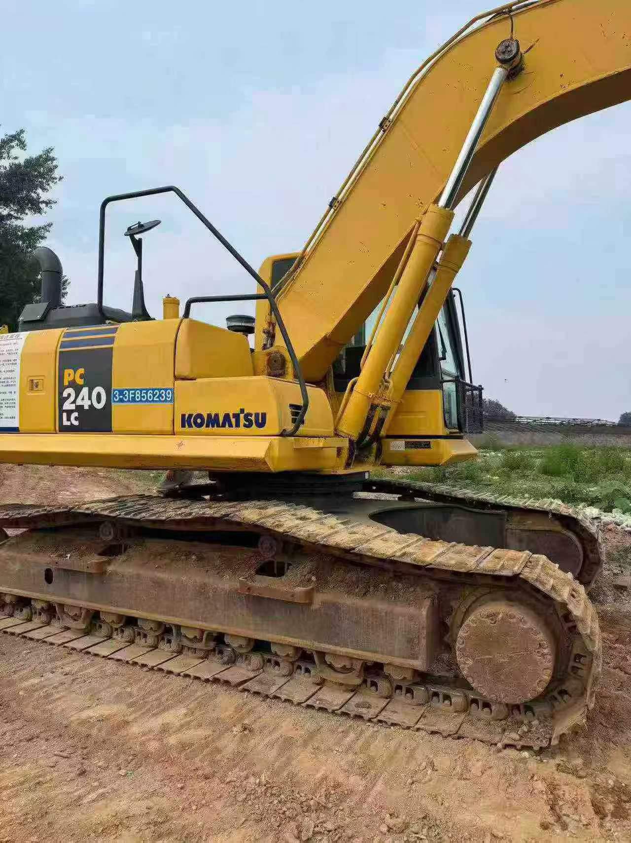 Buy Komatsu PC240-6 Used Excavator / 2