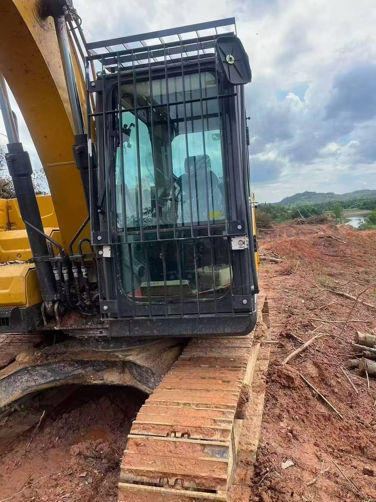 Buy XCMG XE135B Used Excavator / 3