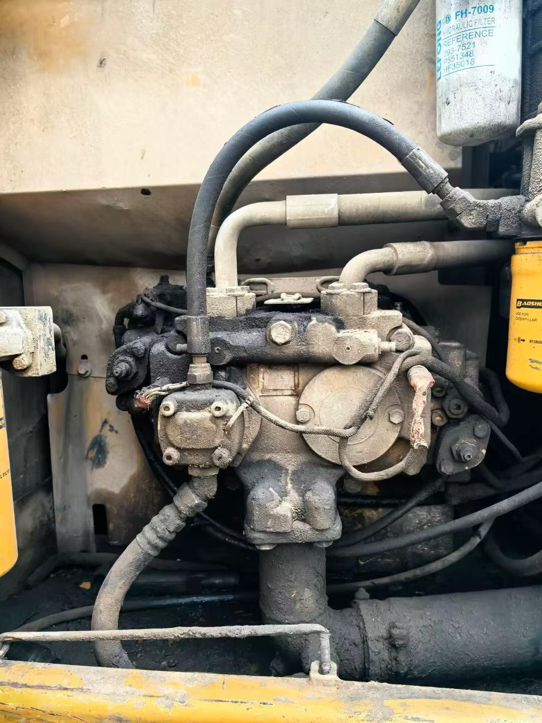 Buy Caterpillar 323 Used Excavator / 4