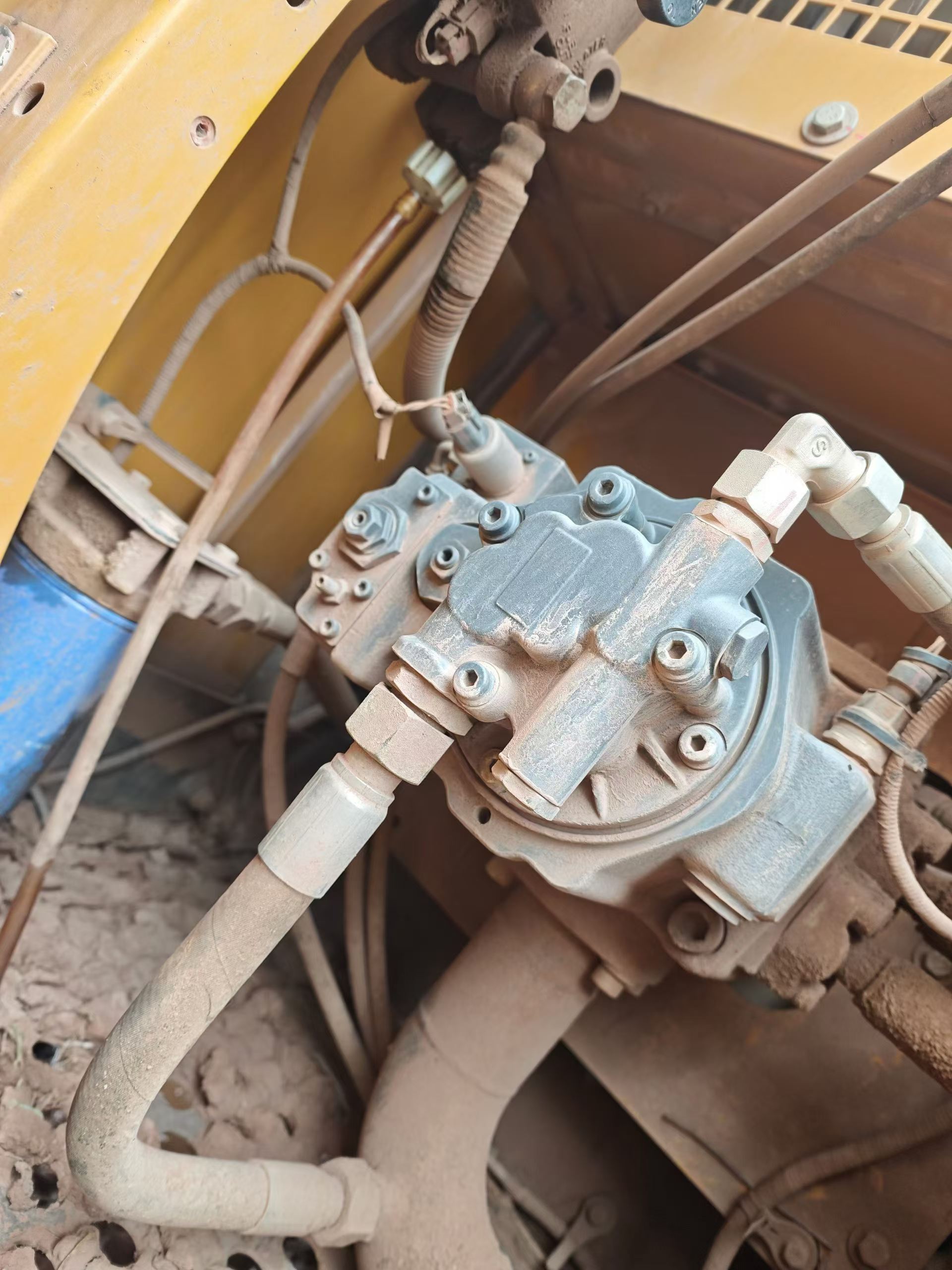 Buy XCMG XE135B Used Excavator / 4