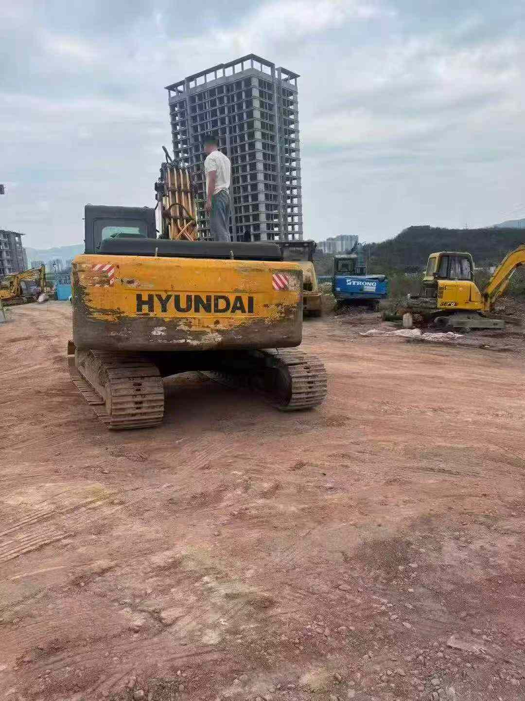 Buy Hyundai R225-7 Used Excavator / 3