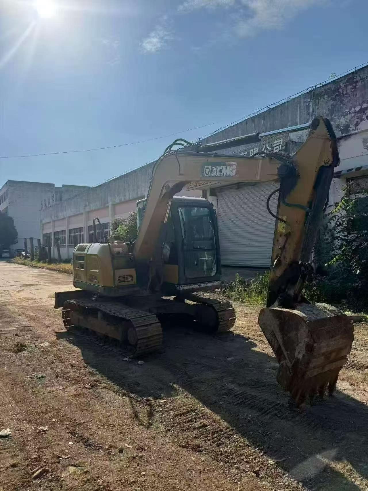 Buy XCMG XE75C Used Excavator / 4