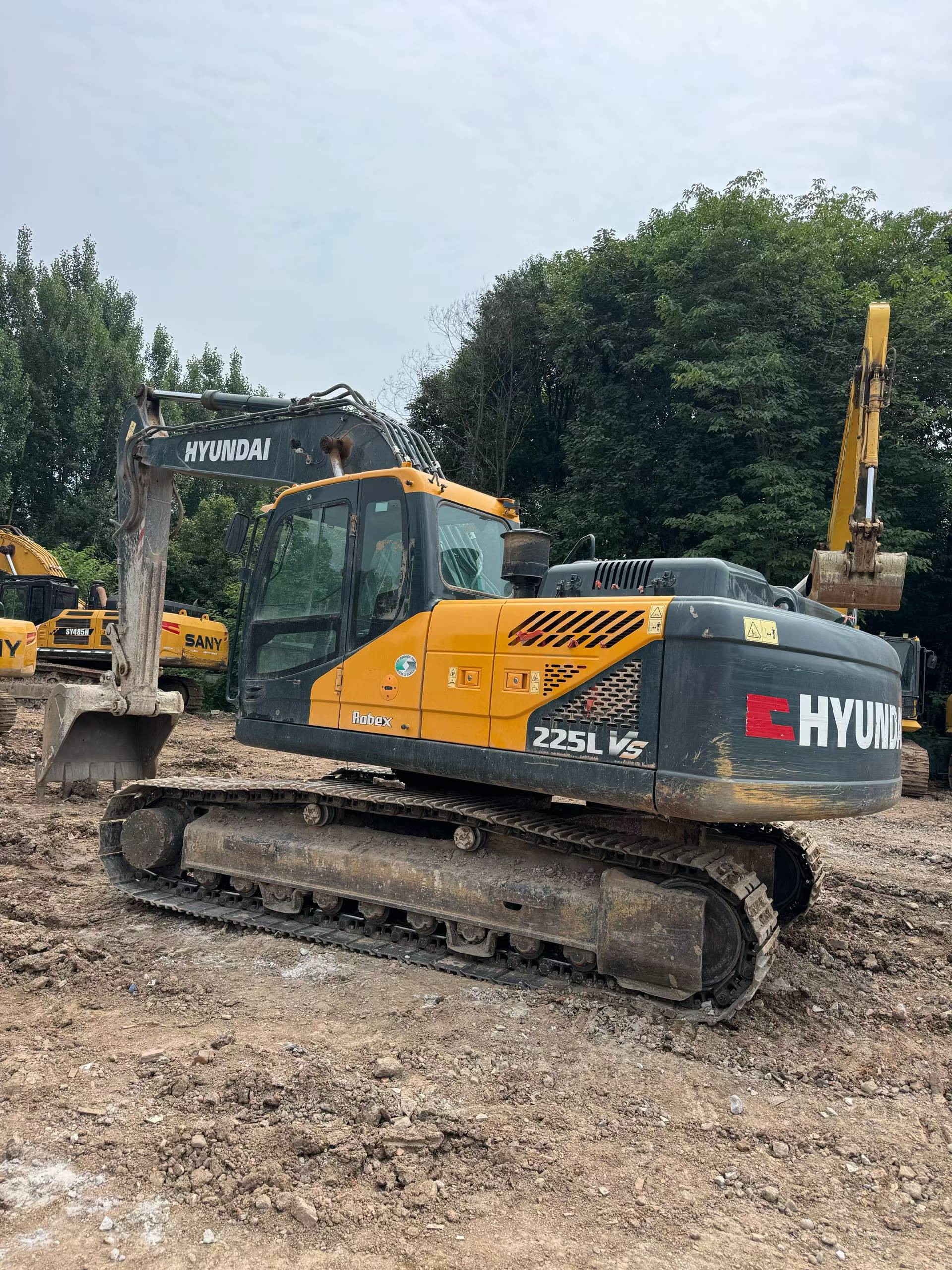 Buy Hyundai R225-7 Used Excavator / 2
