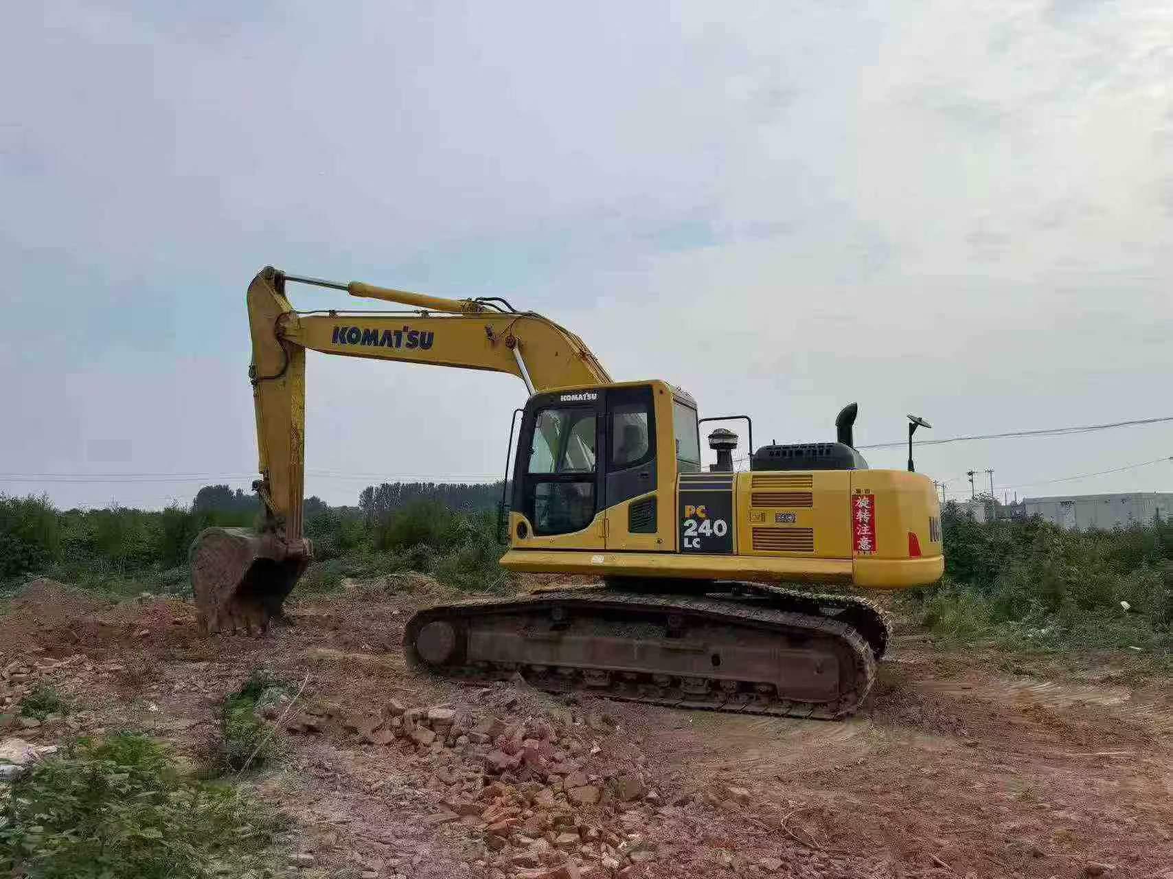 Buy Komatsu PC240-6 Used Excavator / 4