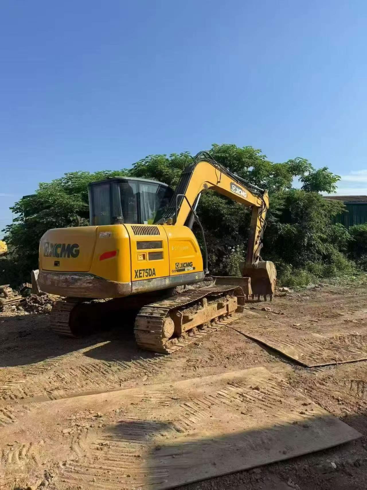 Buy XCMG XE75C Used Excavator / 2