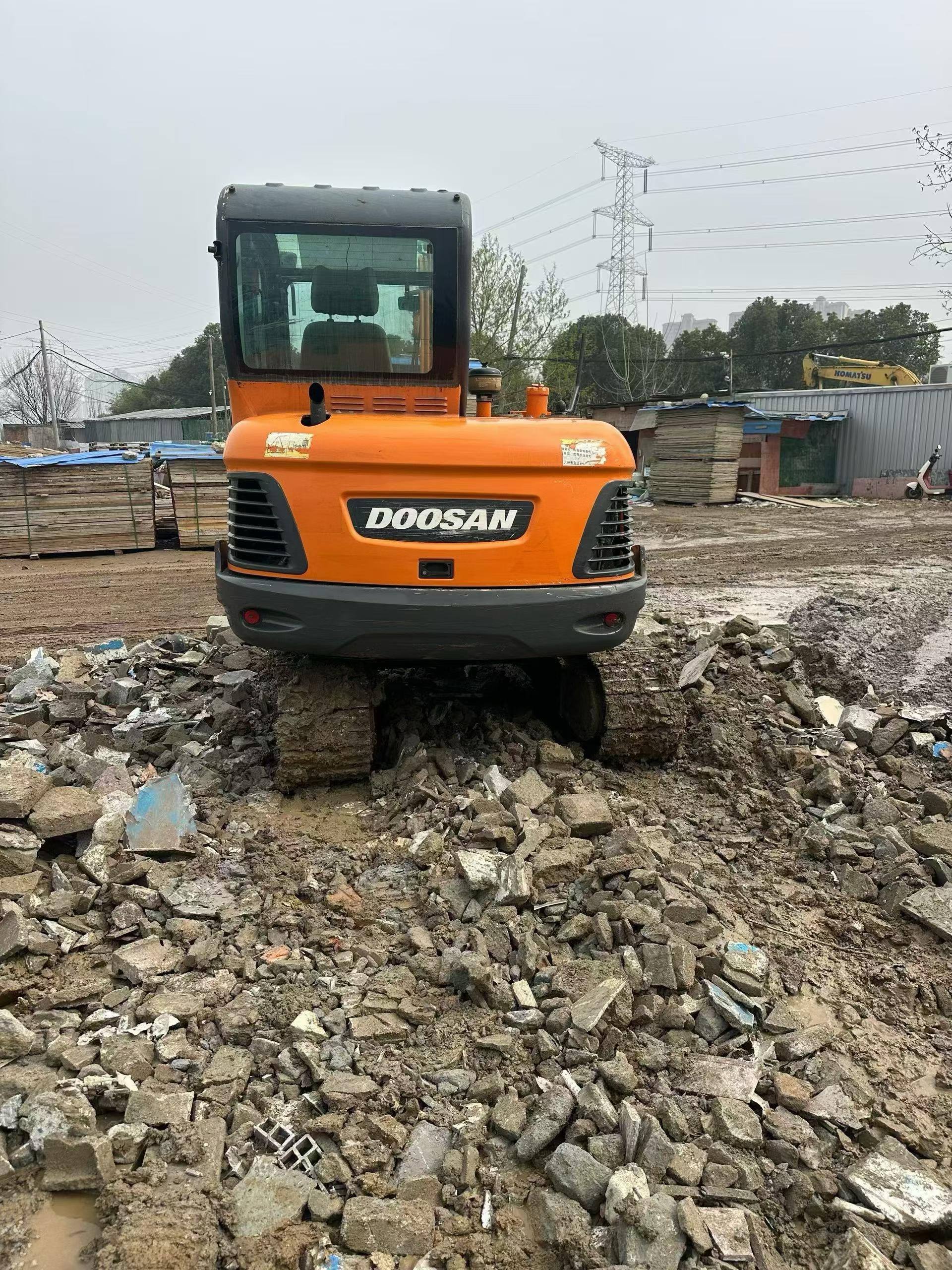 Buy Doosan DH60 Used Excavator / 2