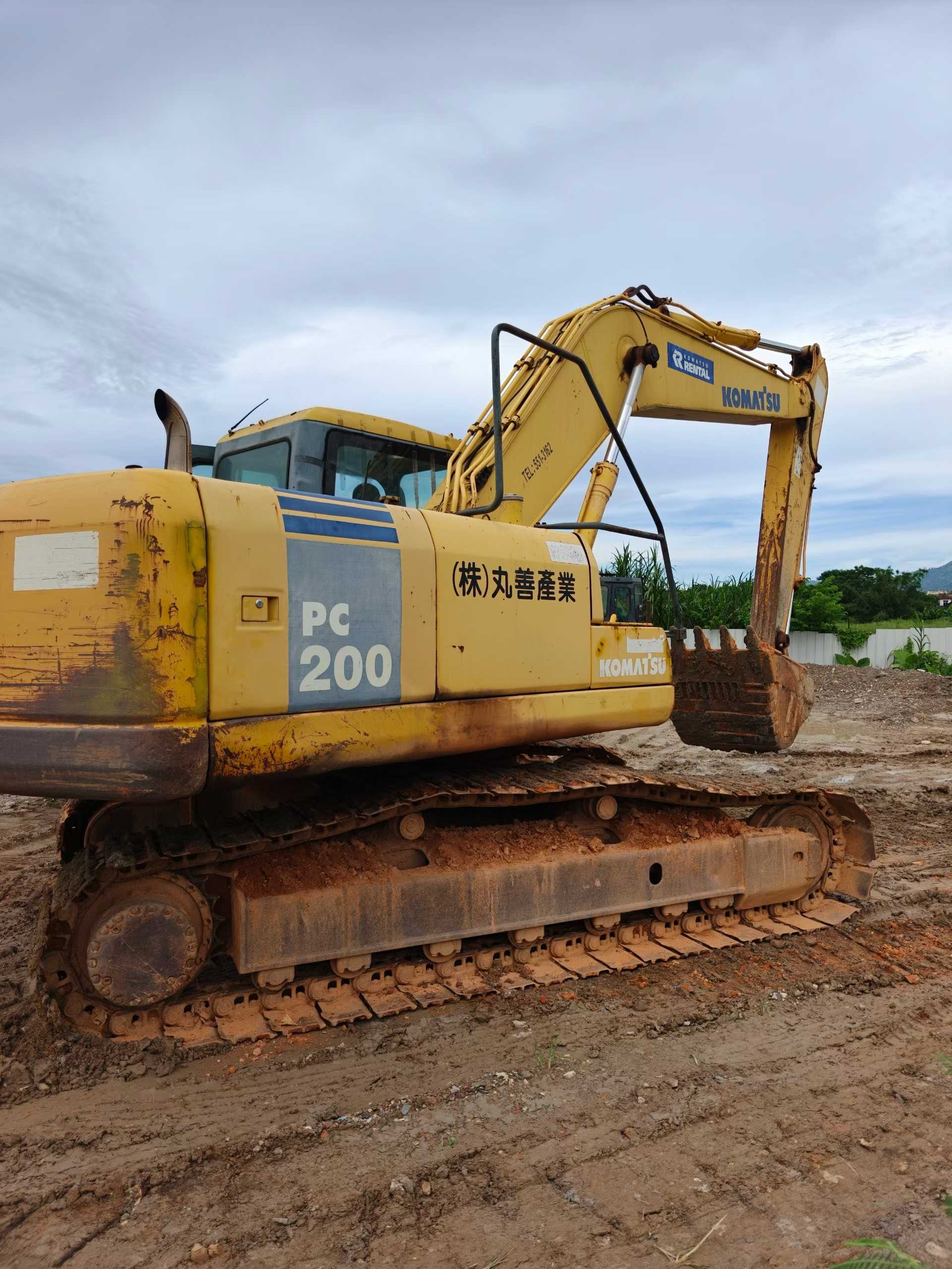 Buy Komatsu PC200-7 Used Excavator / 2