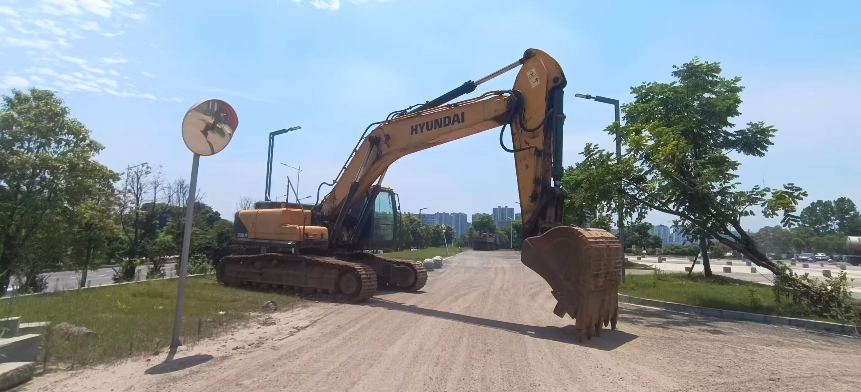 Buy Hyundai R350LVS Used Excavator / 4