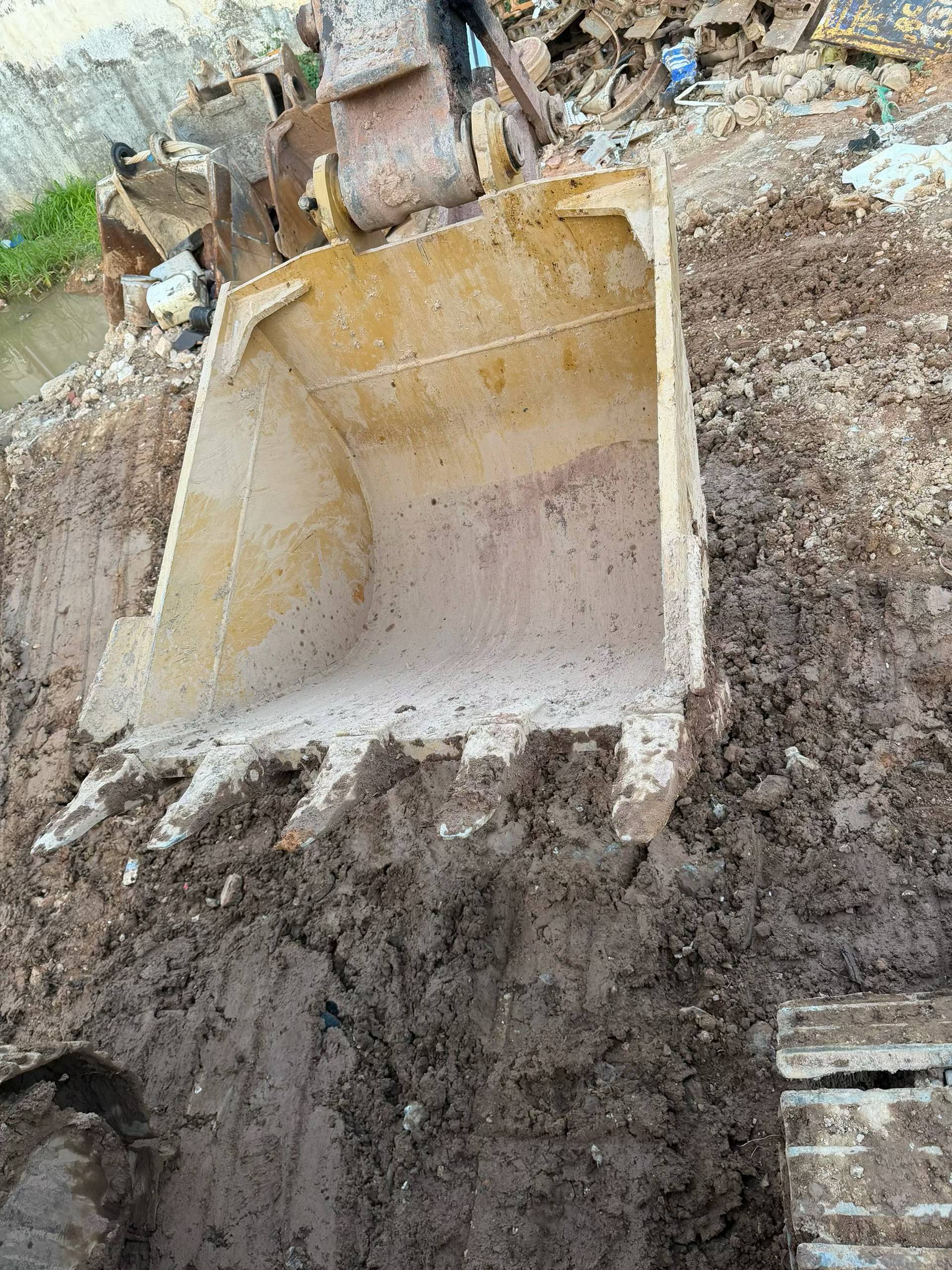 Buy Komatsu PC200-8N1 Used Excavator / 9