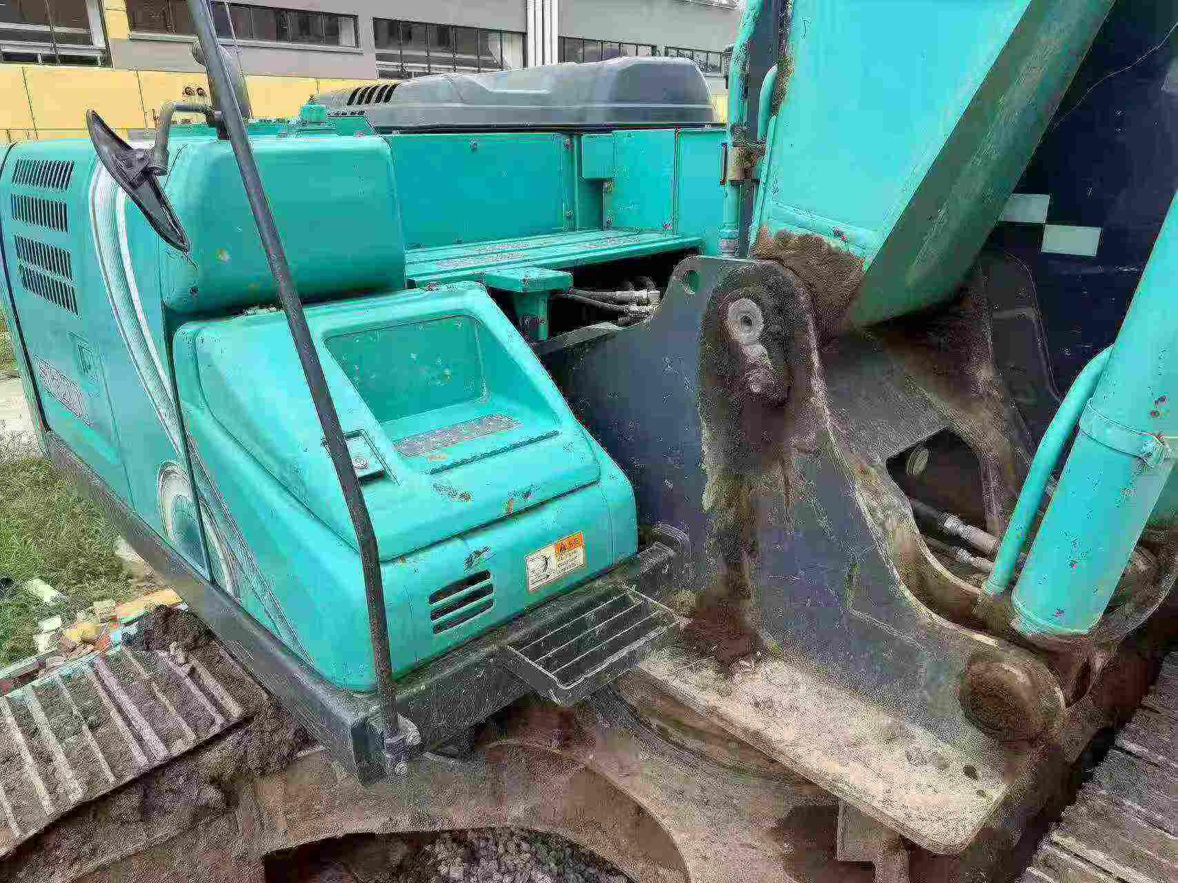 Buy Kobelco SK200 Used Excavator / 7