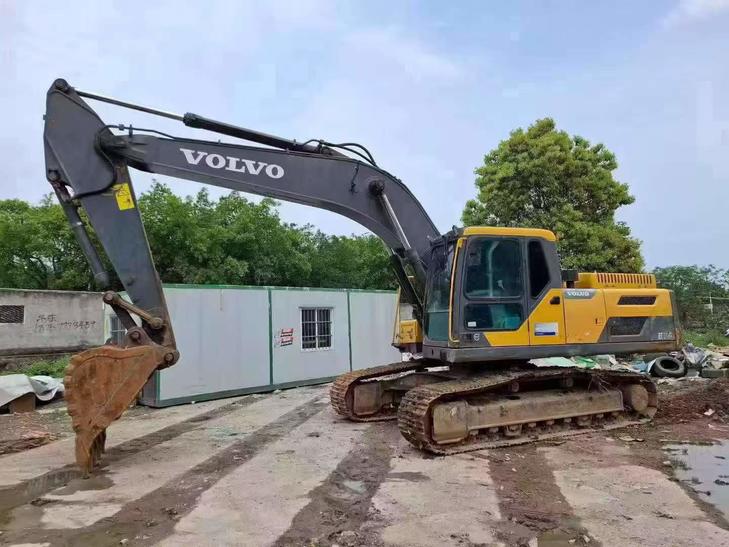Buy Volvo L250G Used Excavator / 1