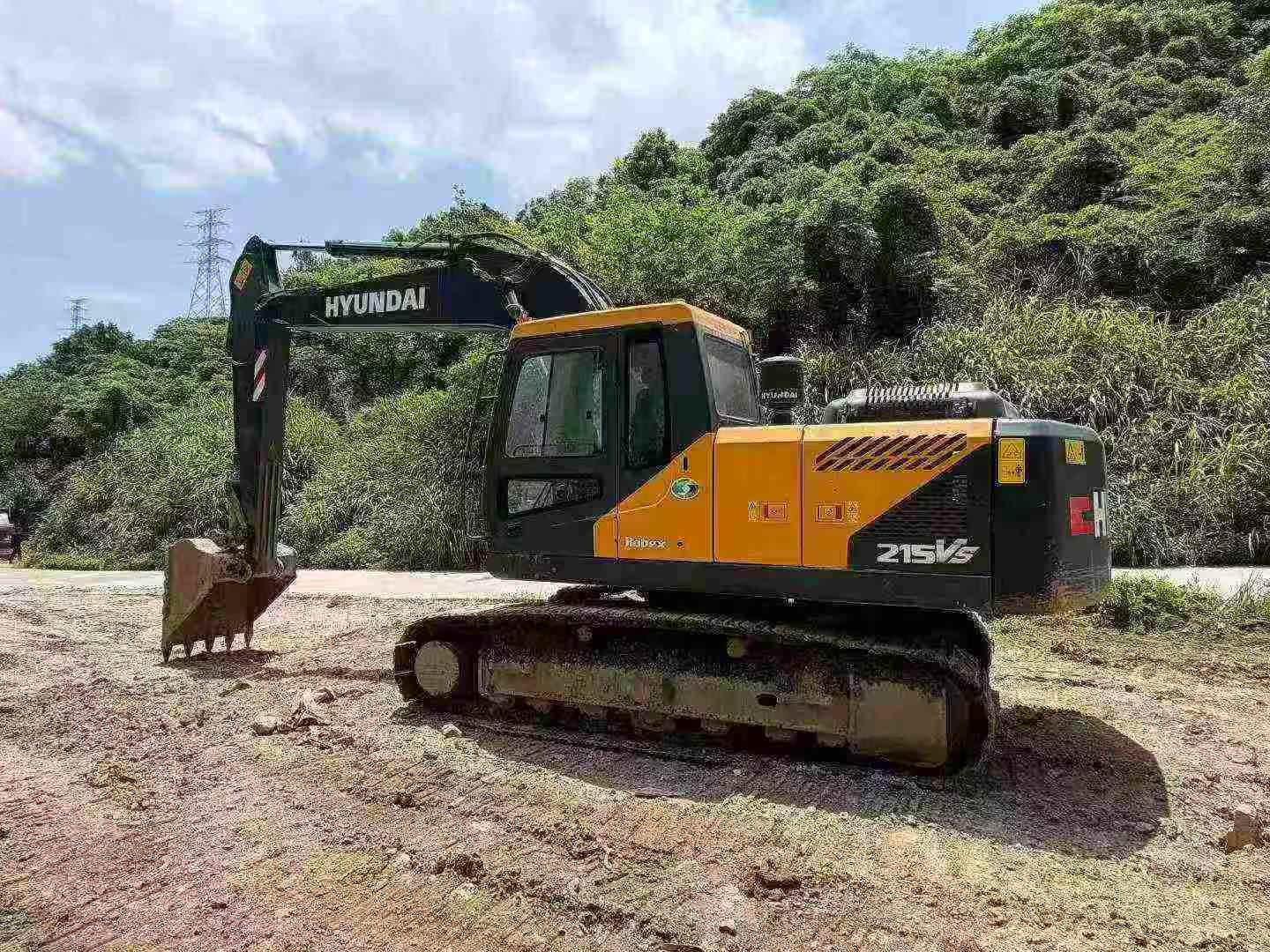 Buy Hyundai R215VS Used Excavator / 3