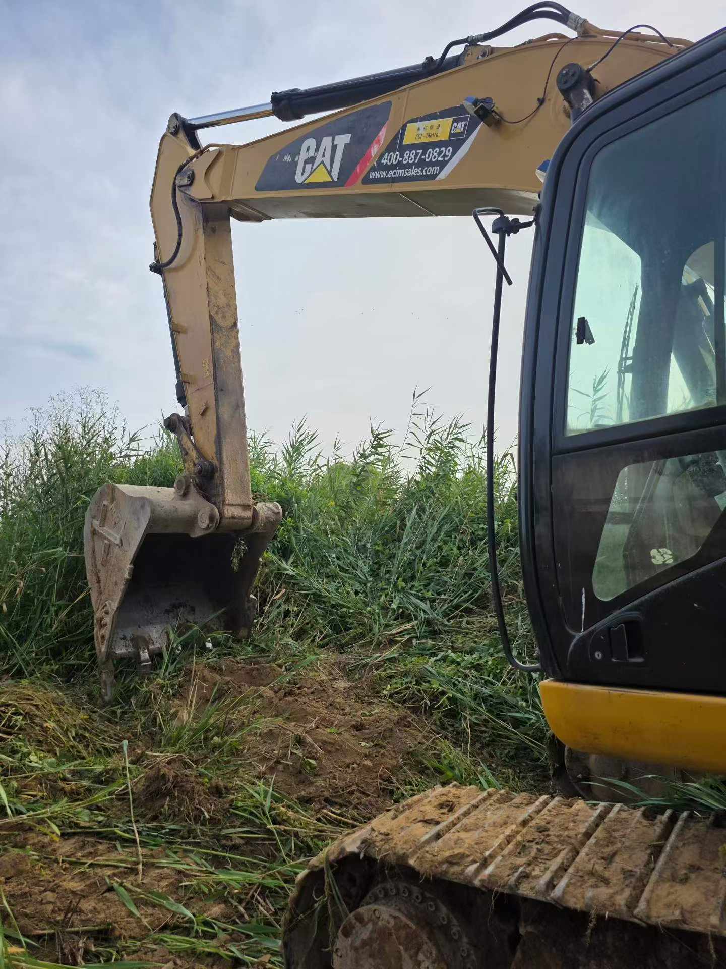 Buy Caterpillar 323D2L Used Excavator / 3