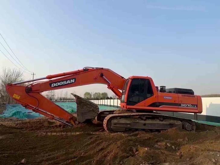 Buy Doosan DH370 Used Excavator / 1