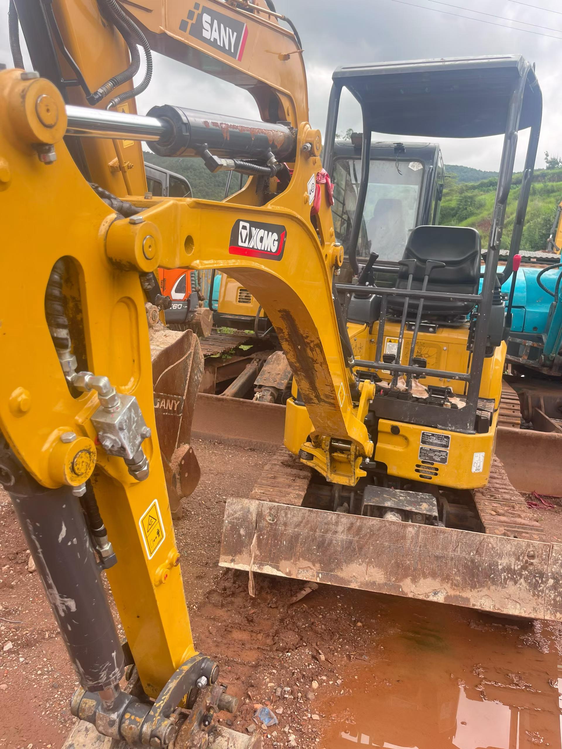 Buy XCMG XE17U Used Excavator / 8
