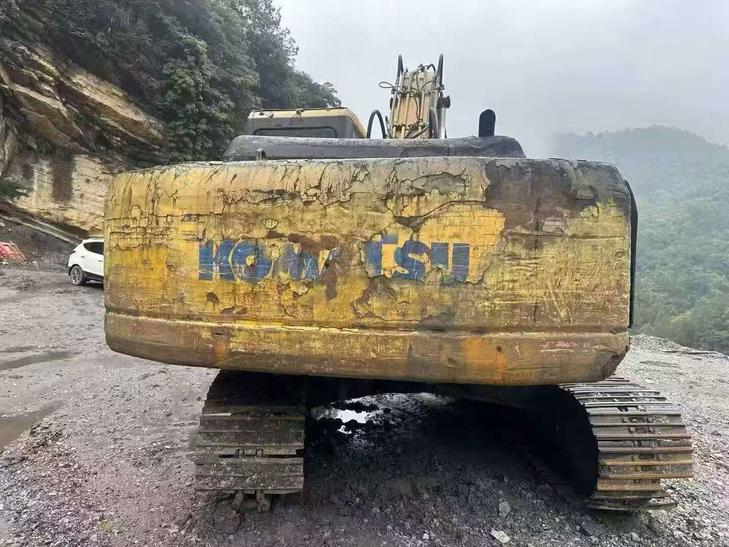 Buy Komatsu PC220-7 Used Excavator / 1