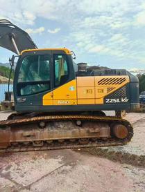 Buy Hyundai R225-7 Used Excavator / 2 Buy Hyundai R225-7 Used Excavator / 2