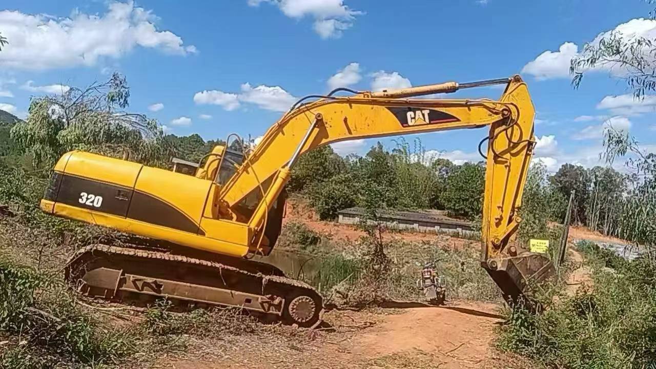 Buy Caterpillar 320C Used Excavator / 3