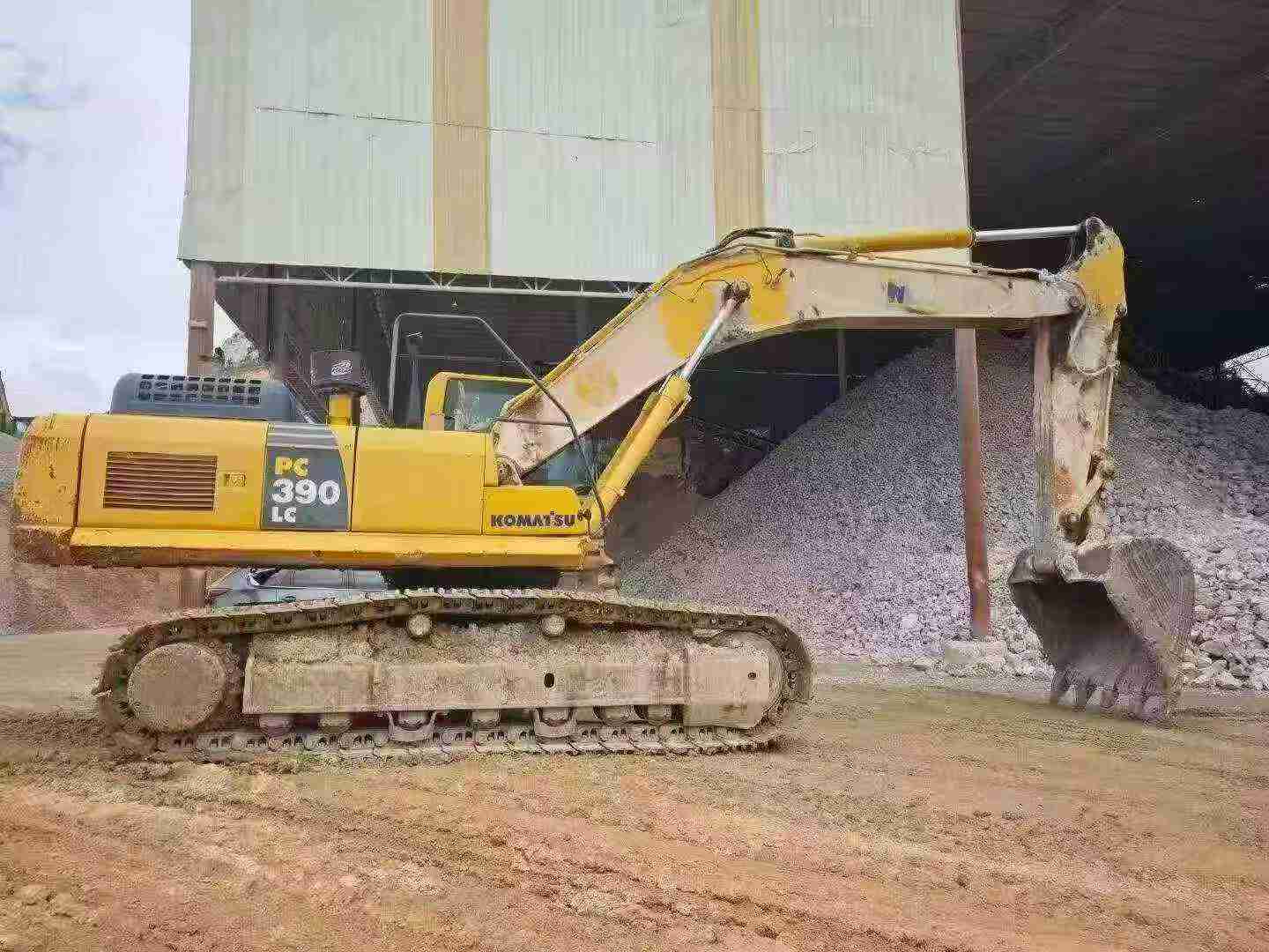 Buy Komatsu PC390LC-8M0 Used Excavator / 2