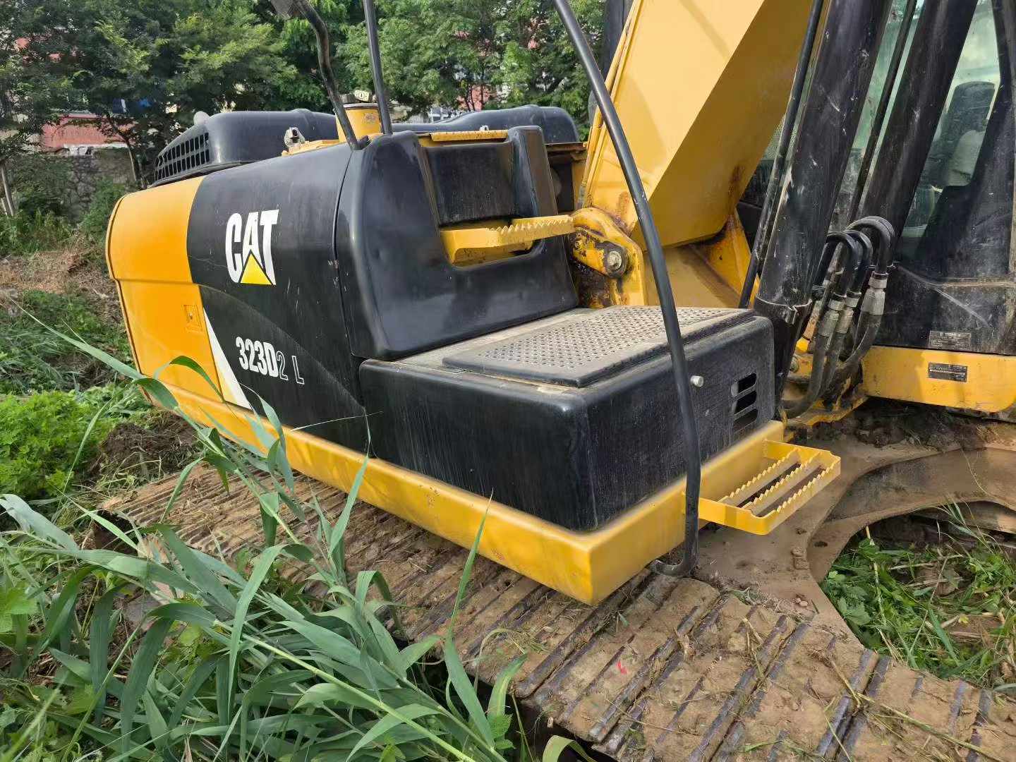 Buy Caterpillar 323D2L Used Excavator / 4