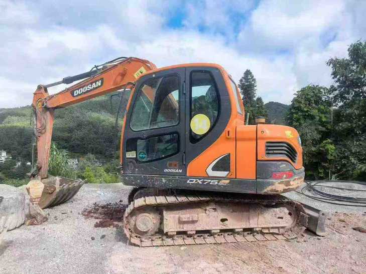 Buy Doosan DX75 Used Excavator / 1