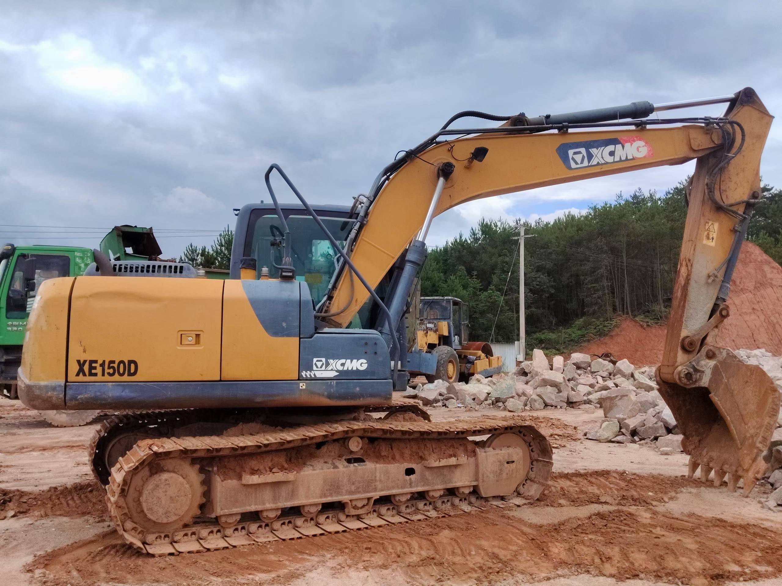 Buy XCMG XE135B Used Excavator / 2