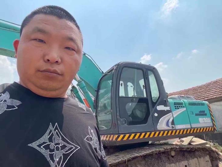 Buy Kobelco SK200 Used Excavator / 1