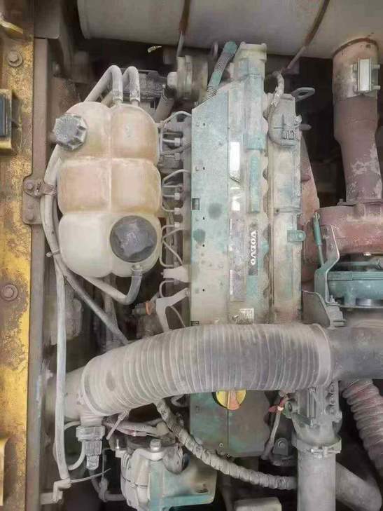 Buy Volvo L250G Used Excavator / 1