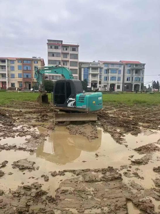 Buy Kobelco SK75 Used Excavator / 1