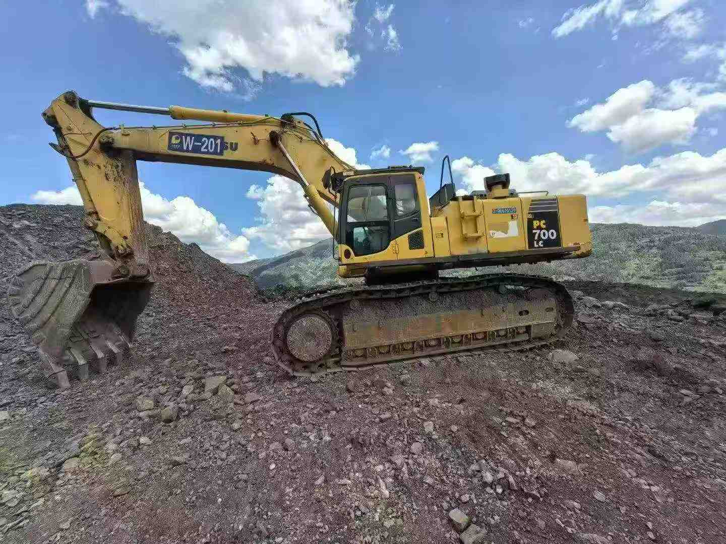 Buy Komatsu WA700-3 Used Excavator / 4