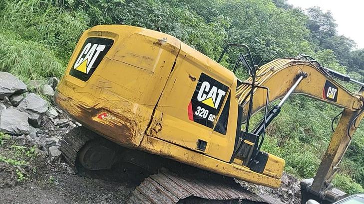 Buy Caterpillar 320GC Used Excavator / 1