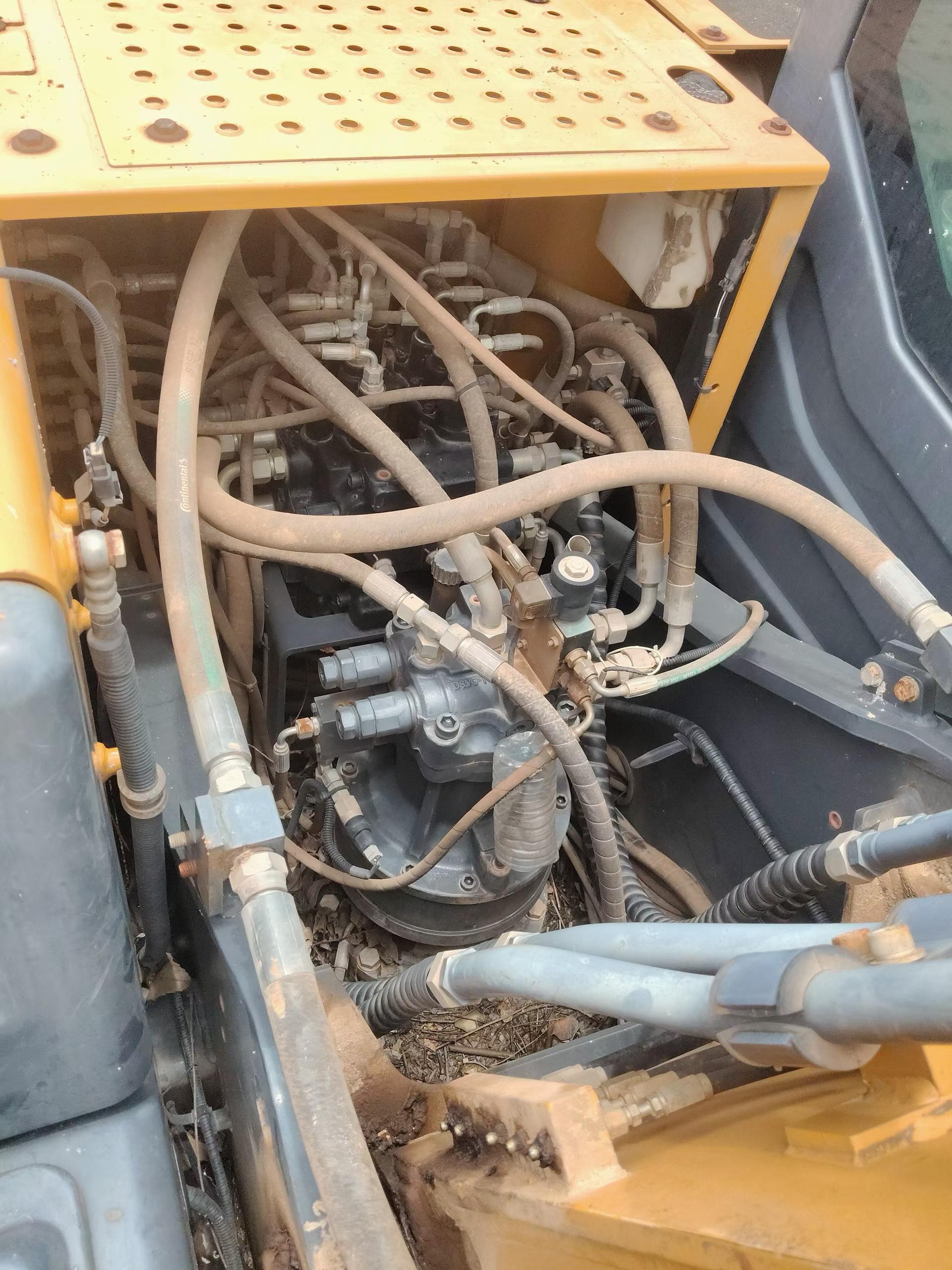 Buy XCMG XE135B Used Excavator / 3