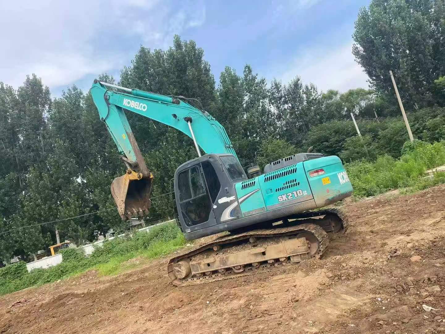 Buy Kobelco SK200 Used Excavator / 3 Buy Kobelco SK200 Used Excavator / 3