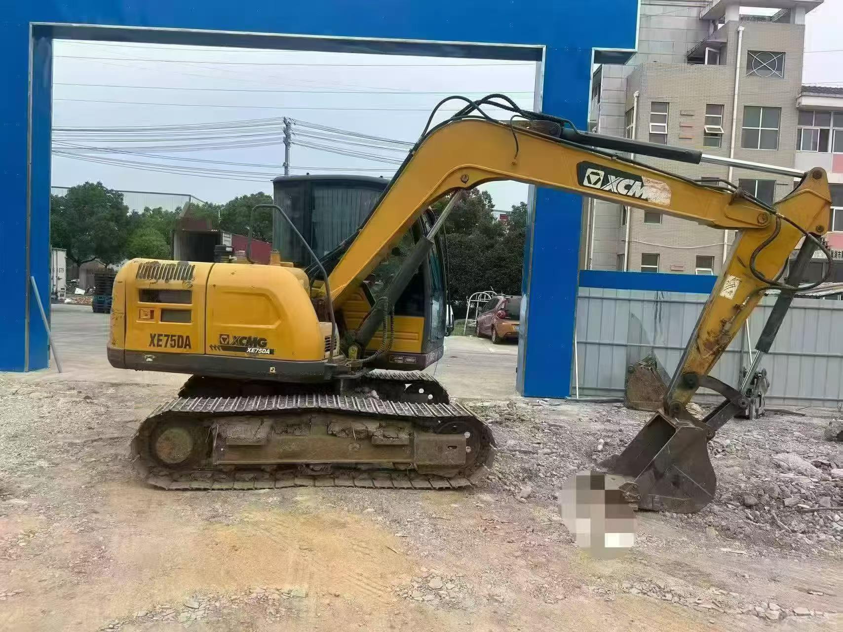 Buy XCMG XE75C Used Excavator / 2