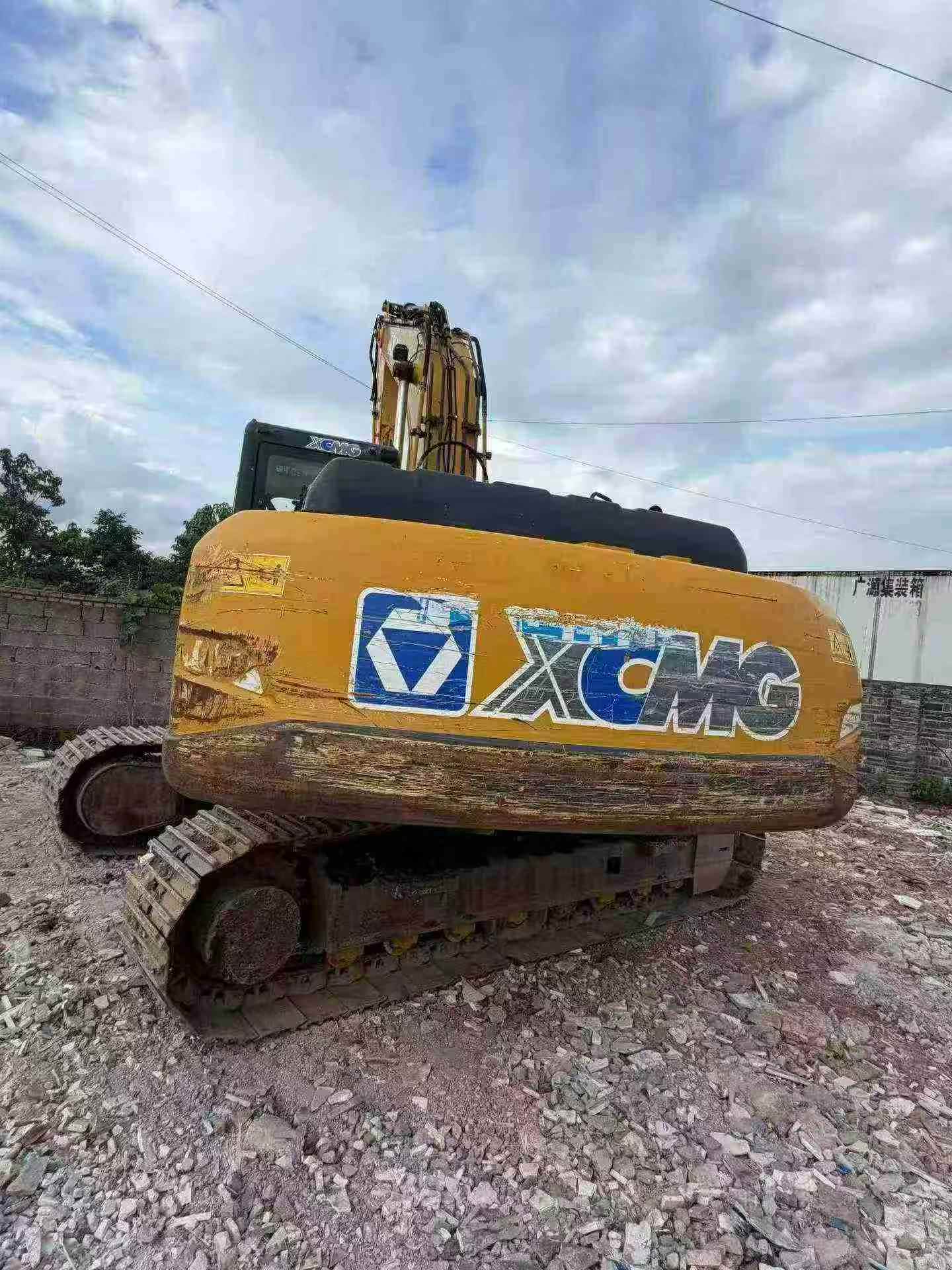 Buy XCMG XE215 Used Excavator / 2