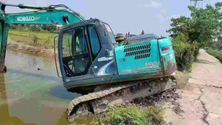 Buy Kobelco SK130 Used Excavator / 1