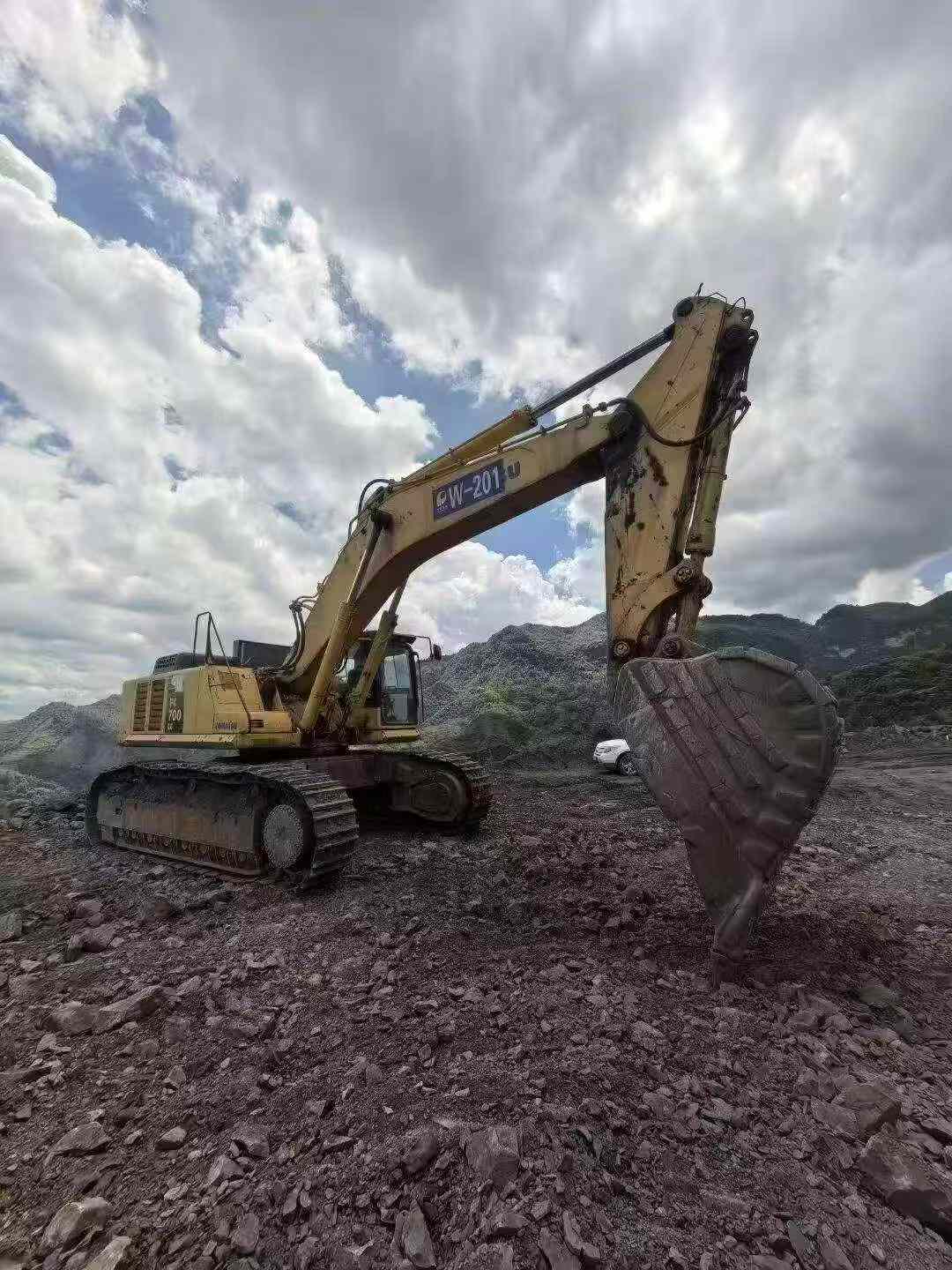 Buy Komatsu WA700-3 Used Excavator / 3