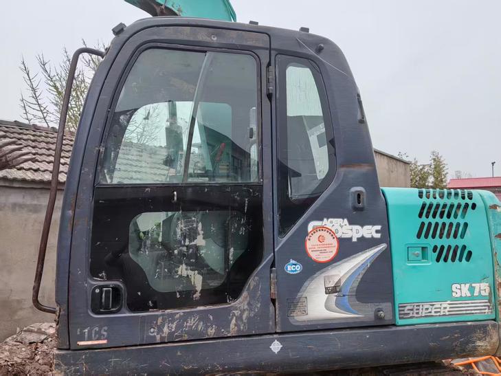Buy Kobelco SK75 Used Excavator / 1